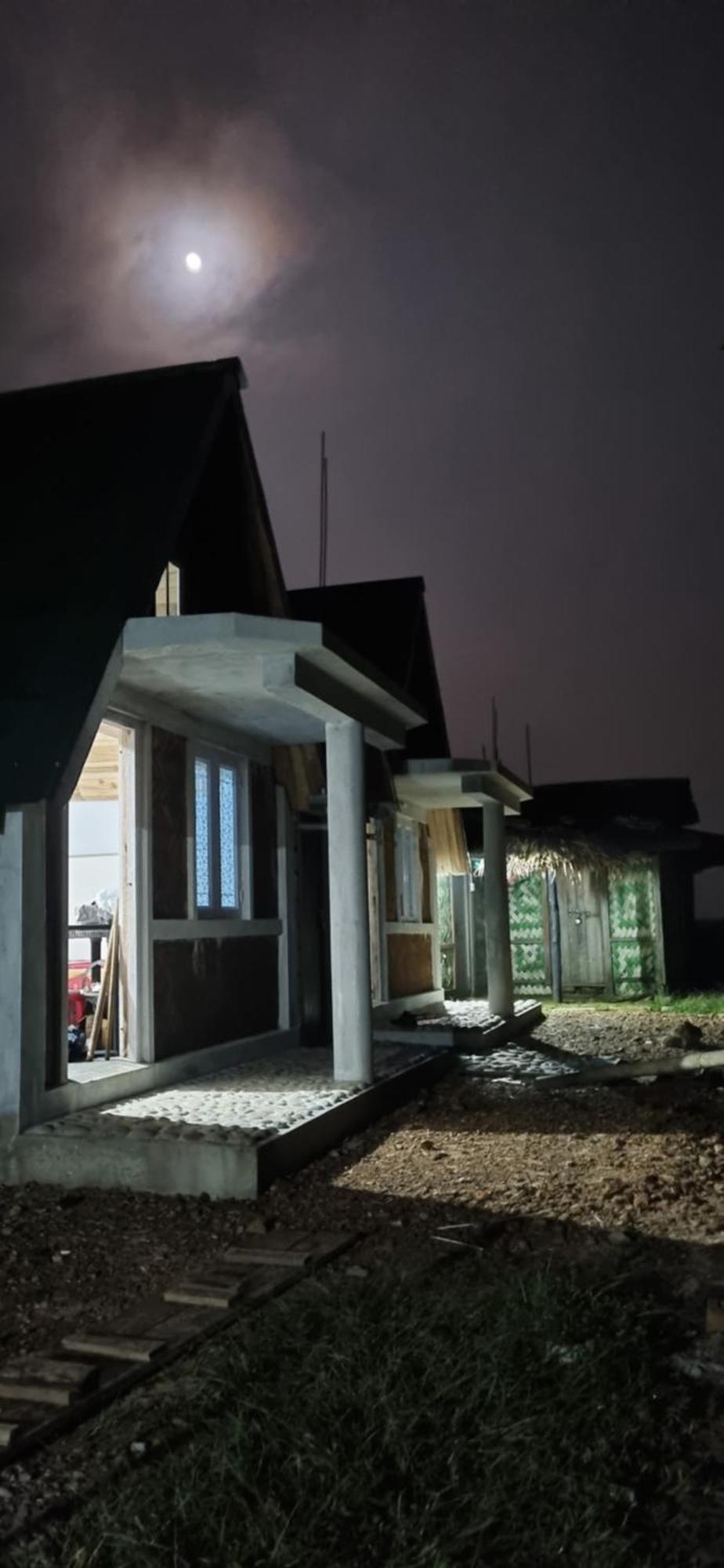 I Basa Homestay Sohrarim Buitenkant foto